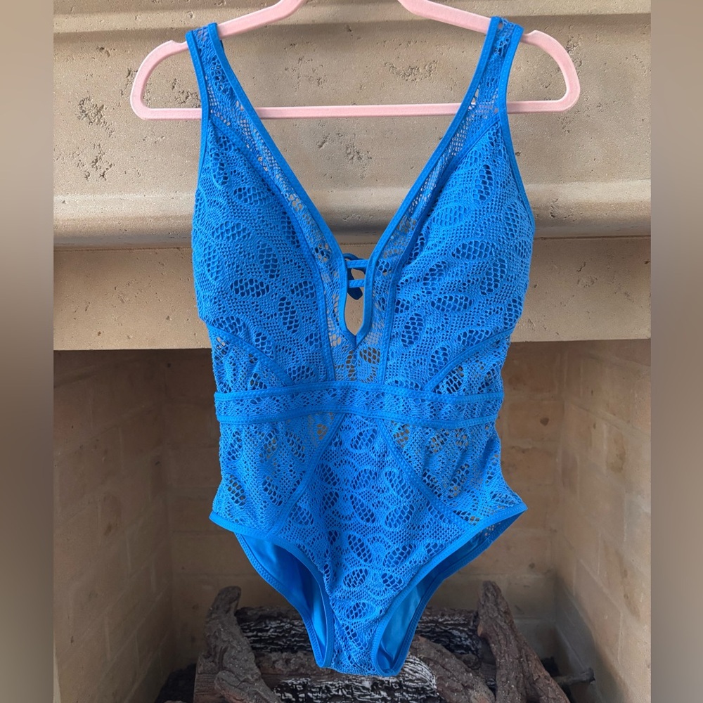 BECCA Blue Color Play Crochet Plunge One-Piece Swimsuit Size XL - Picture 3 of 7